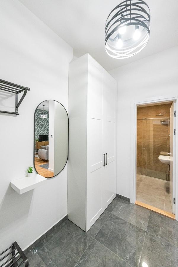 Vertigo One Bedroom Apartment-Free Private Parking Újvidék Kültér fotó
