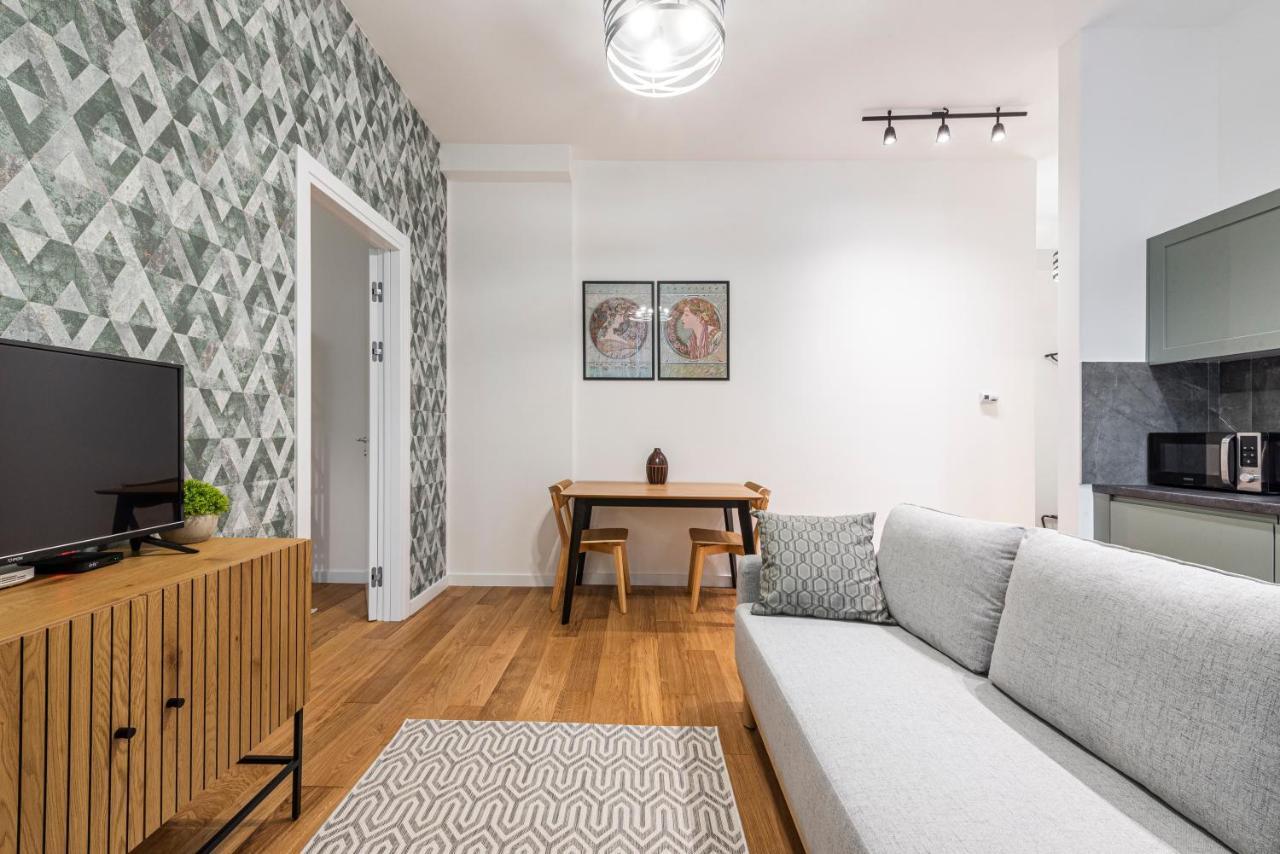 Vertigo One Bedroom Apartment-Free Private Parking Újvidék Kültér fotó