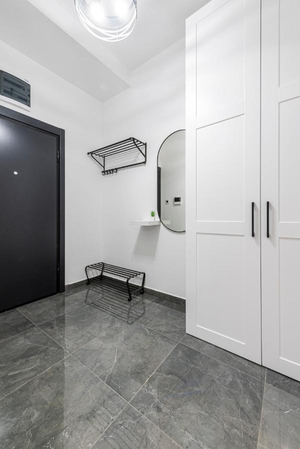 Vertigo One Bedroom Apartment-Free Private Parking Újvidék Kültér fotó