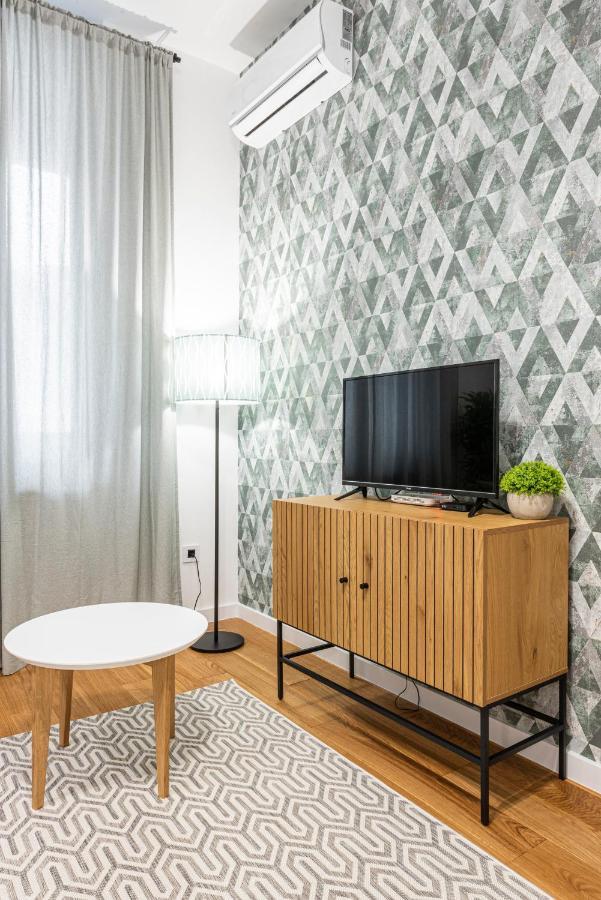 Vertigo One Bedroom Apartment-Free Private Parking Újvidék Kültér fotó