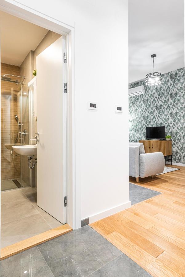 Vertigo One Bedroom Apartment-Free Private Parking Újvidék Kültér fotó