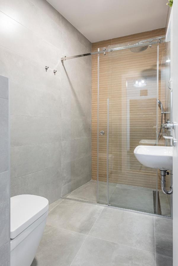 Vertigo One Bedroom Apartment-Free Private Parking Újvidék Kültér fotó