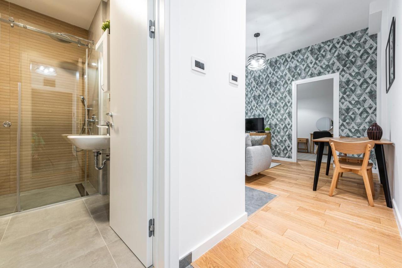 Vertigo One Bedroom Apartment-Free Private Parking Újvidék Kültér fotó