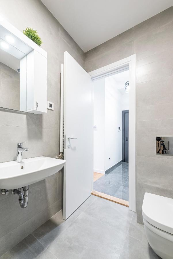 Vertigo One Bedroom Apartment-Free Private Parking Újvidék Kültér fotó